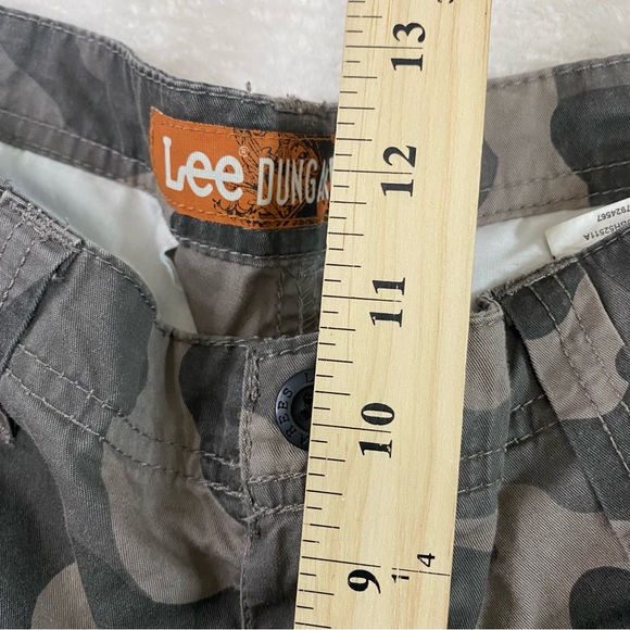 Lee dungarees camo cargo shorts Sz 32 - Picture 8 of 8